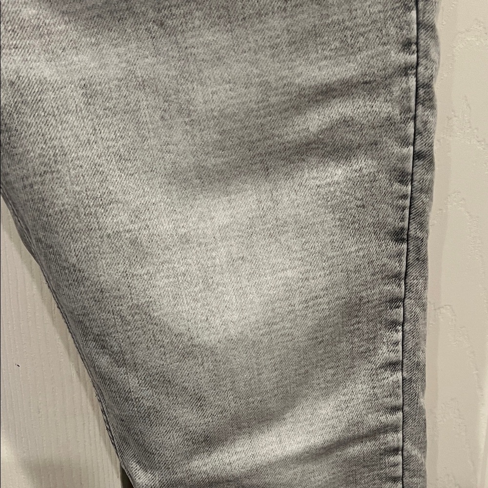 Old Navy Men's Washed Gray Slim Jeans - Picture 6 of 9